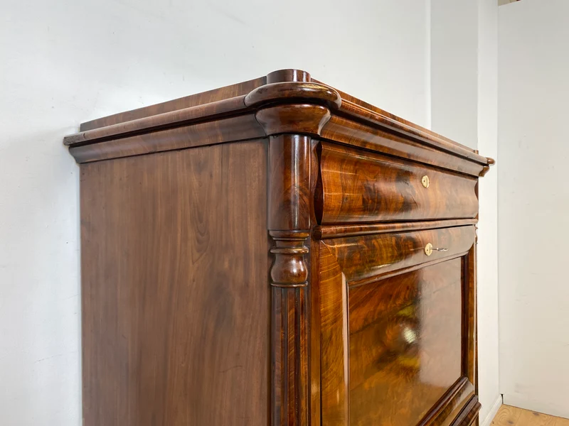 Edler antiker Schreibsekretär mit ausziehbarer Schreibunterlage I um 1840, Massivholz in Nussbaum I Sekretär Schreibschrank Schreibkommode Highboard Schrank Anrichte Biedermeier Vintage I