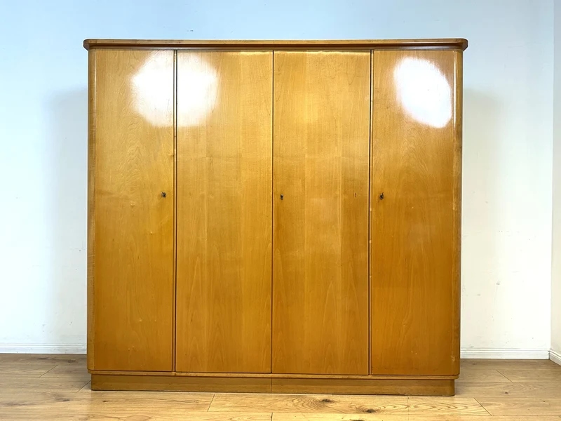 WMK I Formschöner und perfekt aufgeteilter heller 60er Jahre Kleiderschrank I Schrank Schlafzimmerschrank Wäscheschrank Wardrobe Vintage Mid-Century Rockabilly 50er I