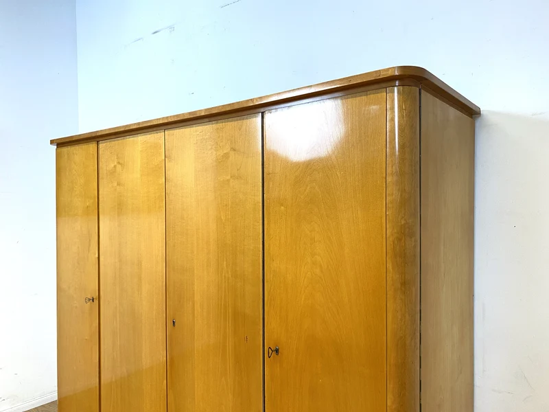 WMK I Formschöner und perfekt aufgeteilter heller 60er Jahre Kleiderschrank I Schrank Schlafzimmerschrank Wäscheschrank Wardrobe Vintage Mid-Century Rockabilly 50er I