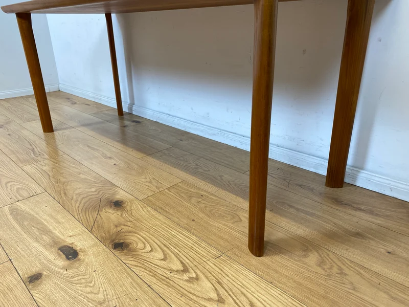 Seltener skandinavischer Mid-Century Designertisch von A/S Niels Bach Møbelfabrik in Teakholz I hoher Couchtisch Salontisch niedriger Esstisch Holztisch Küchentisch Tisch Danish Design Vintage