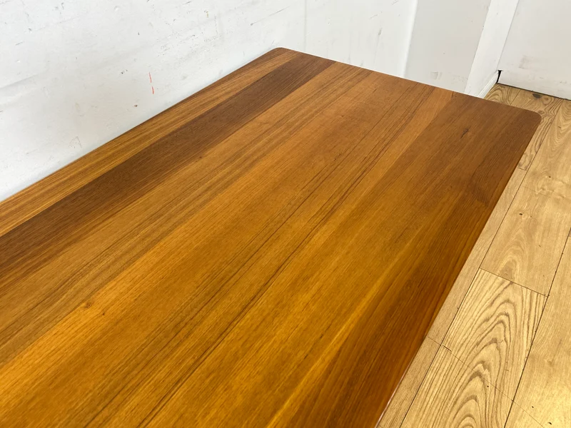 Seltener skandinavischer Mid-Century Designertisch von A/S Niels Bach Møbelfabrik in Teakholz I hoher Couchtisch Salontisch niedriger Esstisch Holztisch Küchentisch Tisch Danish Design Vintage
