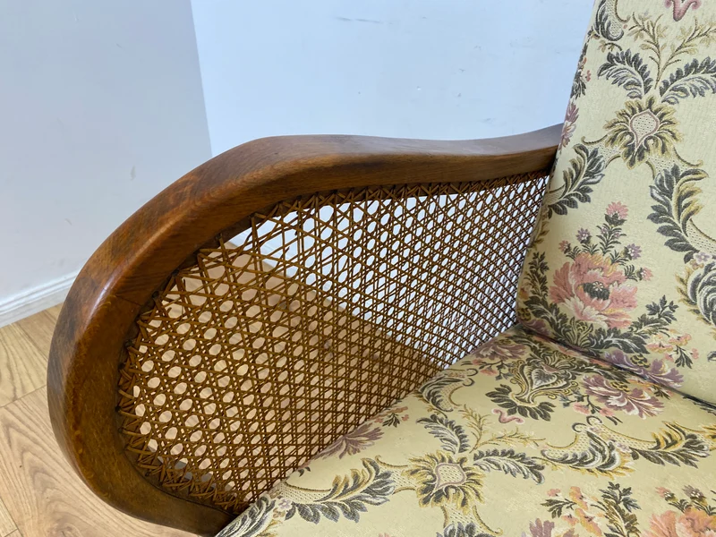 WMK I 1/2 Wunderschöner antiker Sessel mit floralem Bezug , Wiener Geflecht und Federkern (Kopie)