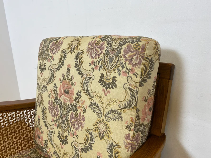 WMK I 1/2 Wunderschöner antiker Sessel mit floralem Bezug , Wiener Geflecht und Federkern (Kopie)