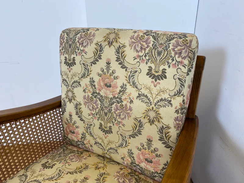 WMK I 1/2 Wunderschöner antiker Sessel mit floralem Bezug , Wiener Geflecht und Federkern (Kopie)