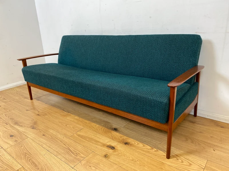 Elegantes skandinavisches Mid-Century Sofa mit Schlaffunktion , Teakholz Rahmen, und petrol Blauem Original Bezug I Couch Schlafsofa Schlafcouch Daybed Sitzgarnitur Danish Design Vintage 60er I