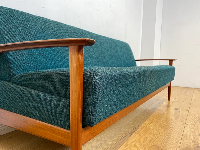 Elegantes skandinavisches Mid-Century Sofa mit Schlaffunktion , Teakholz Rahmen, und petrol Blauem Original Bezug I Couch Schlafsofa Schlafcouch Daybed Sitzgarnitur Danish Design Vintage 60er I