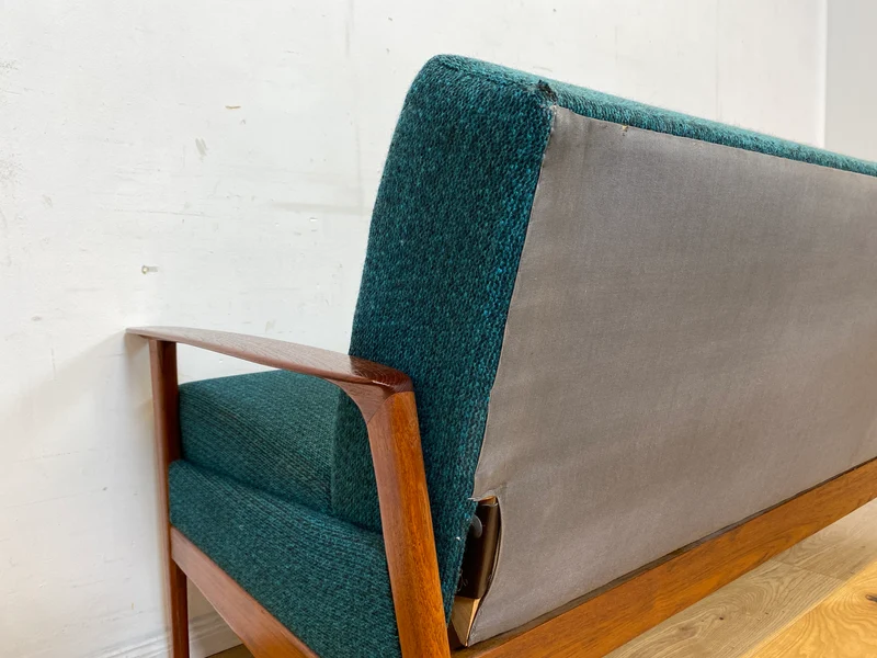 Elegantes skandinavisches Mid-Century Sofa mit Schlaffunktion , Teakholz Rahmen, und petrol Blauem Original Bezug I Couch Schlafsofa Schlafcouch Daybed Sitzgarnitur Danish Design Vintage 60er I
