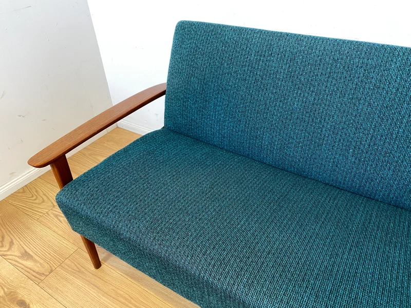 Elegantes skandinavisches Mid-Century Sofa mit Schlaffunktion , Teakholz Rahmen, und petrol Blauem Original Bezug I Couch Schlafsofa Schlafcouch Daybed Sitzgarnitur Danish Design Vintage 60er I