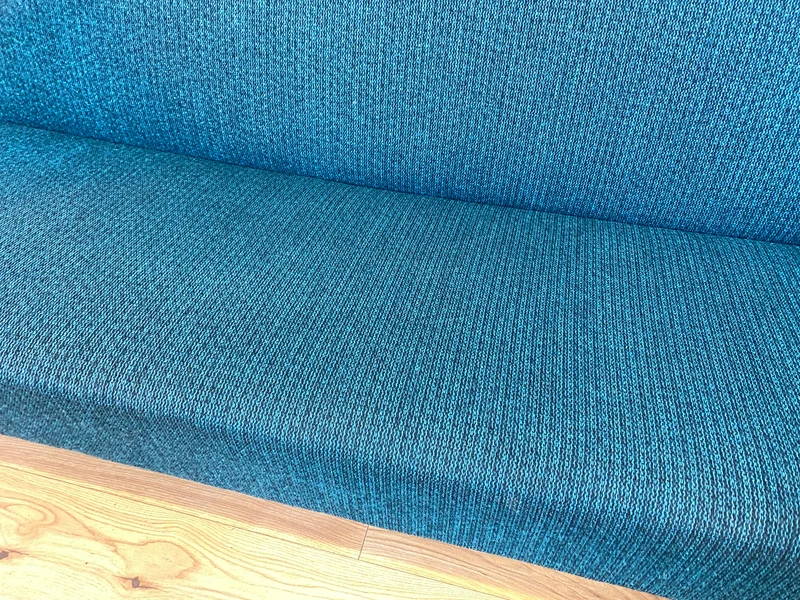 Elegantes skandinavisches Mid-Century Sofa mit Schlaffunktion , Teakholz Rahmen, und petrol Blauem Original Bezug I Couch Schlafsofa Schlafcouch Daybed Sitzgarnitur Danish Design Vintage 60er I