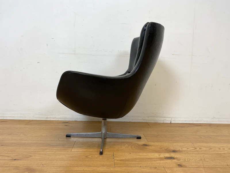Formschöner skandinavischer Space Age Drehsessel mit Kunstleder Bezug bau ähnlich mit Eggchair I Sessel Ledersessel Armchair Designersessel Ei Lesesessel Vintage 70er I