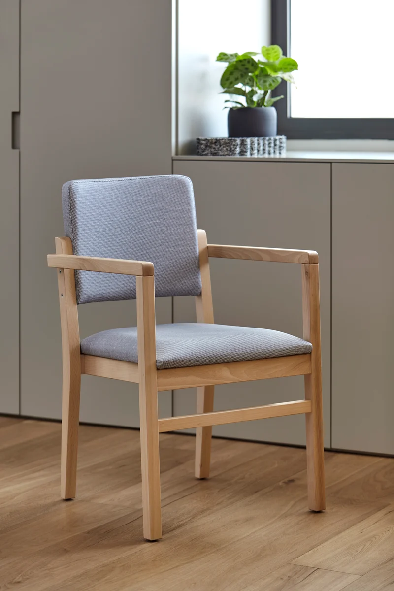 Premcare Seniorenstuhl Eli (stapelbar) | ergonomischer Stuhl für Pflegeeinrichtungen