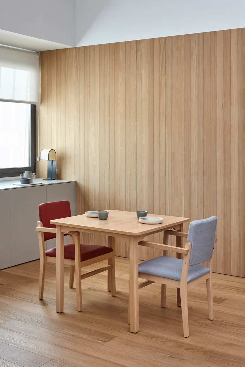 Premcare Seniorenstuhl Eli (stapelbar) | ergonomischer Stuhl für Pflegeeinrichtungen