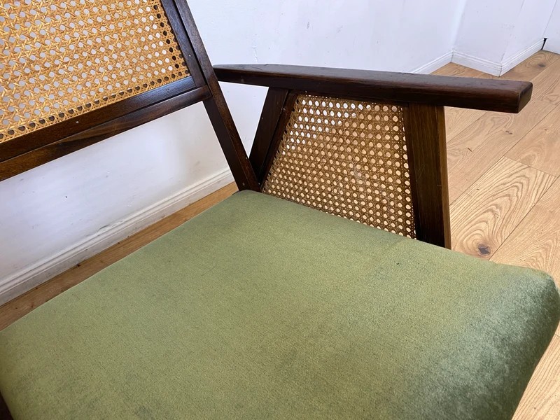 WMK I Stilvoller und sehr gut erhaltener Mid-Century Schaukelstuhl mit Wiener Geflecht mit grünem Polster