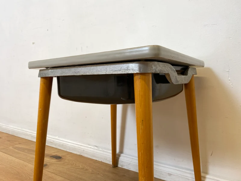 WMK I Praktischer Mid-Century Waschhocker mit klappbarem Sitz & herausnehmbarer Emaille Schüssel