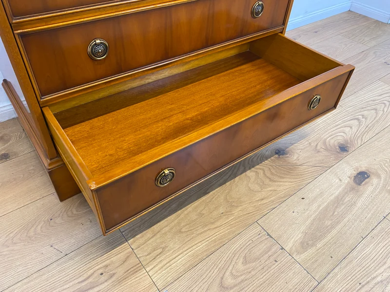 Hochwertige Stilmöbel Kommode , ein Original von Heldense im Stile des Biedermeier mit Schubladen