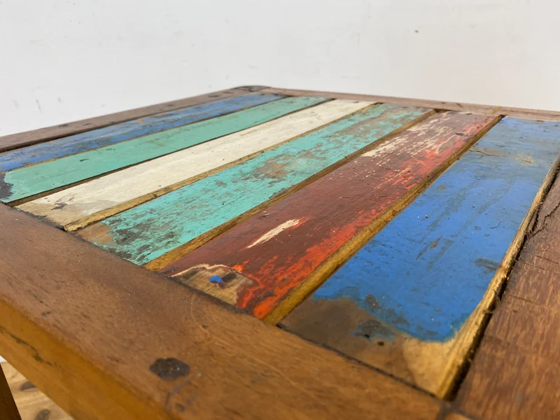 Einzigartige und nachhaltige Ablage handgefertigt aus altem Bootsholz in Originalfarben