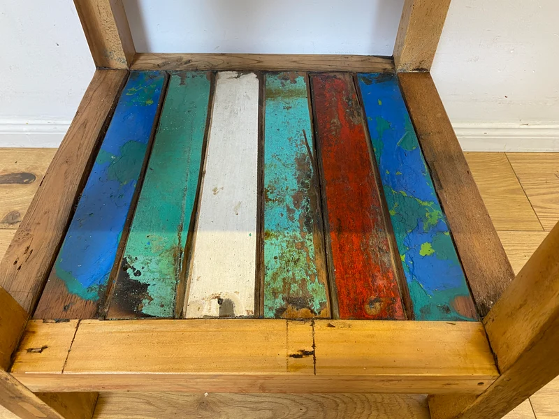 Einzigartige und nachhaltige Ablage handgefertigt aus altem Bootsholz in Originalfarben