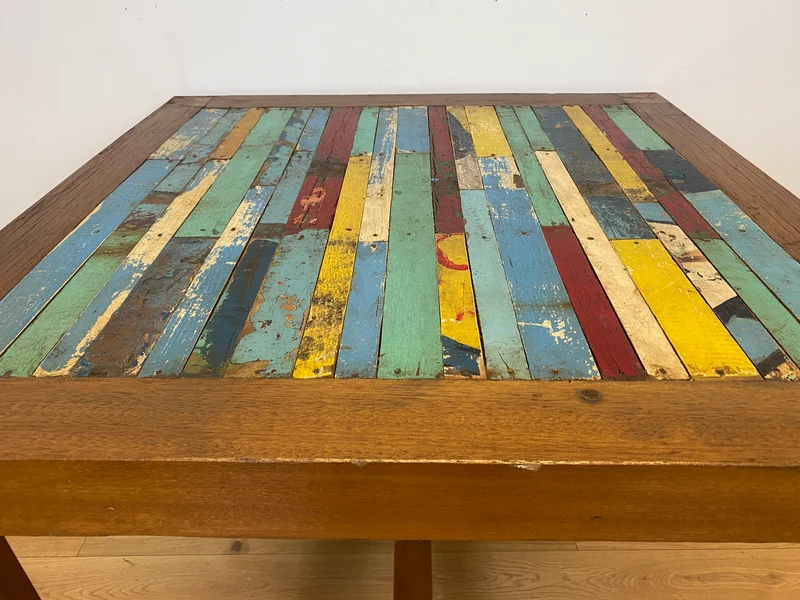 Einzigartiger und nachhaltiger Bartisch handgefertigt aus altem Bootsholz I Teakholz massiv in Originalfarben