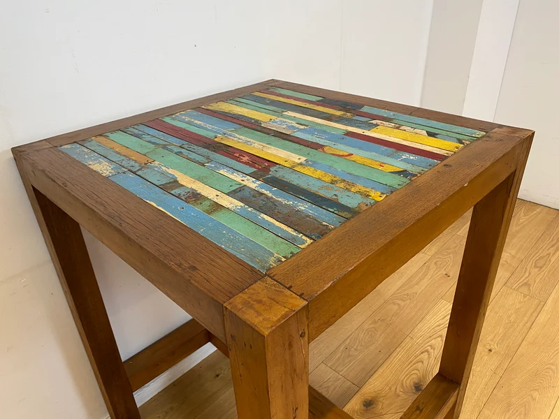 Einzigartiger und nachhaltiger Bartisch handgefertigt aus altem Bootsholz I Teakholz massiv in Originalfarben