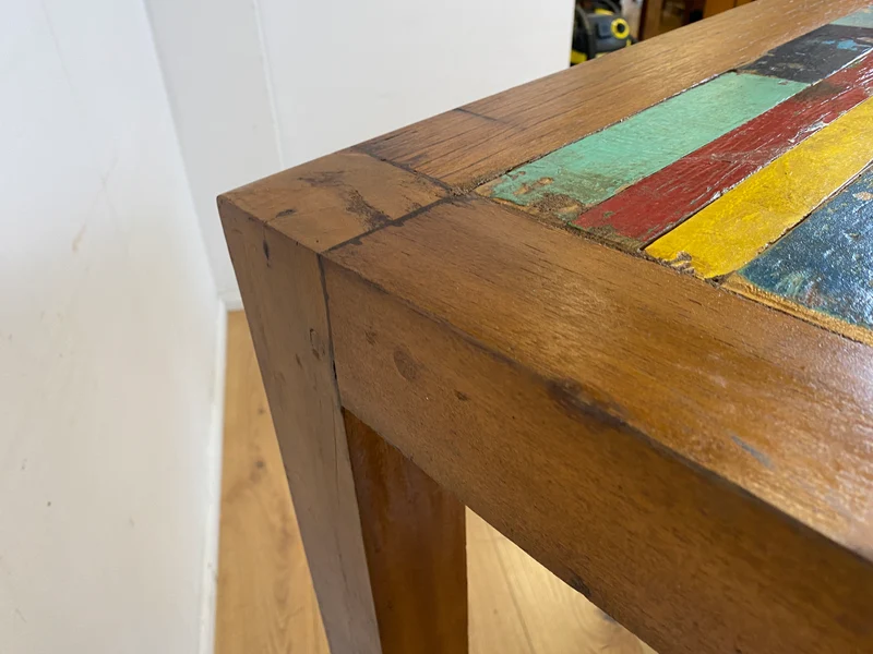 Einzigartiger und nachhaltiger Bartisch handgefertigt aus altem Bootsholz I Teakholz massiv in Originalfarben