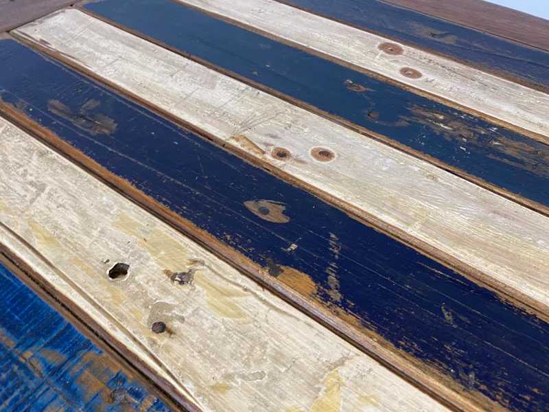 Nachhaltiger Esstisch handgefertigt aus altem Bootsholz I Teakholz massiv in Originalfarben