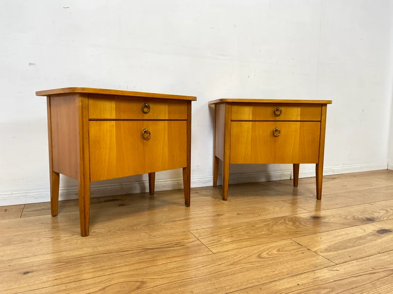 Sehr schöner heller Mid-Century Nachttisch mit Schublade , Klappe & Messinggriffen I Nachtkommode Nachtschrank Nachtschränkchen Kommode Beistelltisch 50er 60er Vintage I