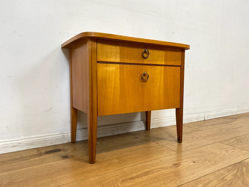Sehr schöner heller Mid-Century Nachttisch mit Schublade , Klappe & Messinggriffen I Nachtkommode Nachtschrank Nachtschränkchen Kommode Beistelltisch 50er 60er Vintage I