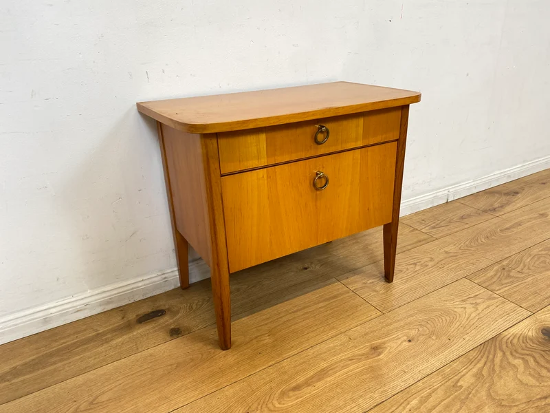 Sehr schöner heller Mid-Century Nachttisch mit Schublade , Klappe & Messinggriffen I Nachtkommode Nachtschrank Nachtschränkchen Kommode Beistelltisch 50er 60er Vintage I