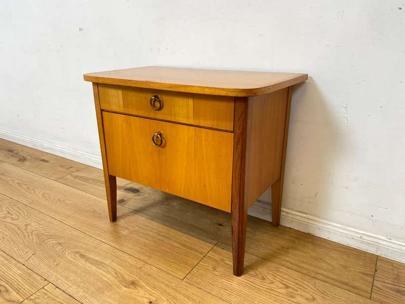 Sehr schöner heller Mid-Century Nachttisch mit Schublade , Klappe & Messinggriffen I Nachtkommode Nachtschrank Nachtschränkchen Kommode Beistelltisch 50er 60er Vintage I