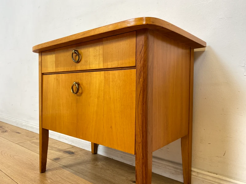 Sehr schöner heller Mid-Century Nachttisch mit Schublade , Klappe & Messinggriffen I Nachtkommode Nachtschrank Nachtschränkchen Kommode Beistelltisch 50er 60er Vintage I