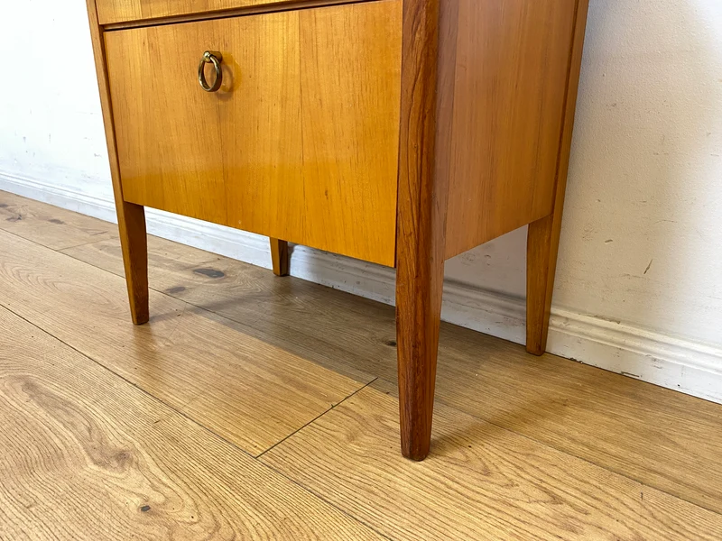 Sehr schöner heller Mid-Century Nachttisch mit Schublade , Klappe & Messinggriffen I Nachtkommode Nachtschrank Nachtschränkchen Kommode Beistelltisch 50er 60er Vintage I