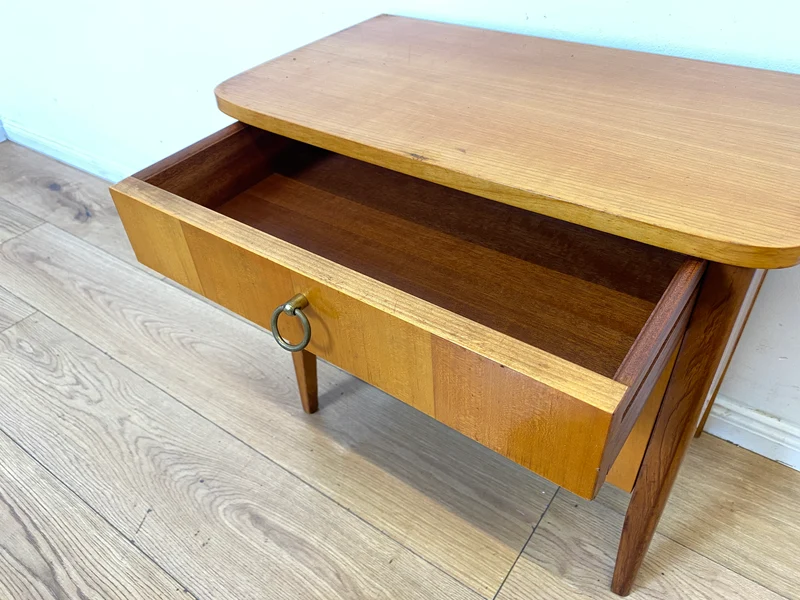 Sehr schöner heller Mid-Century Nachttisch mit Schublade , Klappe & Messinggriffen I Nachtkommode Nachtschrank Nachtschränkchen Kommode Beistelltisch 50er 60er Vintage I