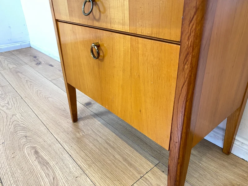 Sehr schöner heller Mid-Century Nachttisch mit Schublade , Klappe & Messinggriffen I Nachtkommode Nachtschrank Nachtschränkchen Kommode Beistelltisch 50er 60er Vintage I