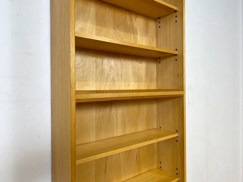 Minimalistisches und gut erhaltenes sehr hohes Mid-Century Bücherregal mit verstellbaren Regalböden I Regal Holzregal Bücherschrank Küchenregal Retro Vintage I