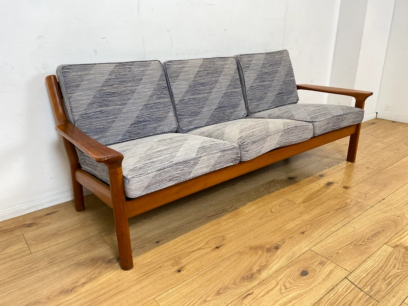 Stilvolles und hochwertiges skandinavisches Sofa aus Teakholz mit Originalbezug und Federkern I Couch 3-Sitzer 3er Danish Design Mid-Century Vintage 60er 70er Teak I