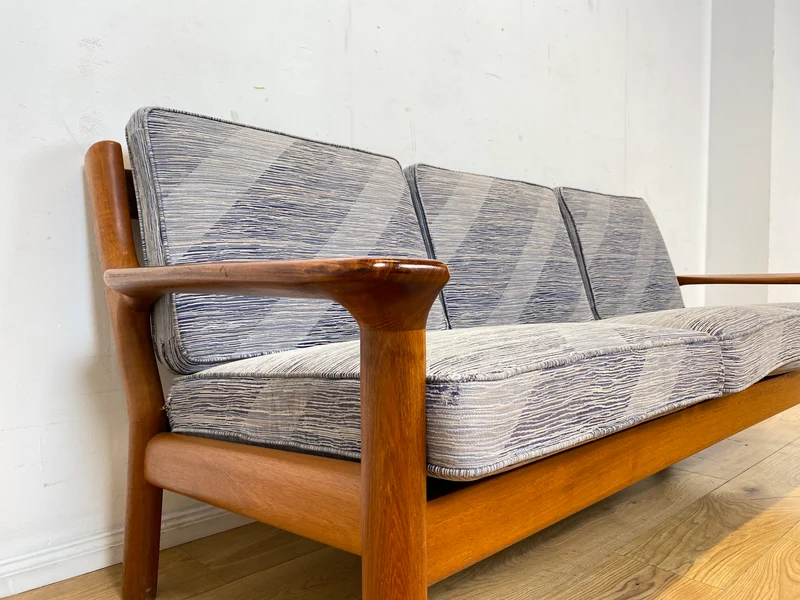 Stilvolles und hochwertiges skandinavisches Sofa aus Teakholz mit Originalbezug und Federkern I Couch 3-Sitzer 3er Danish Design Mid-Century Vintage 60er 70er Teak I
