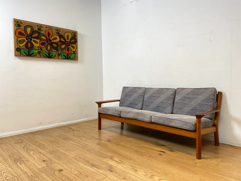 Stilvolles und hochwertiges skandinavisches Sofa aus Teakholz mit Originalbezug und Federkern I Couch 3-Sitzer 3er Danish Design Mid-Century Vintage 60er 70er Teak I