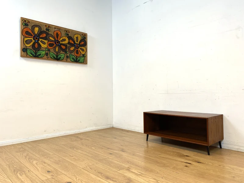 Stilvolles offenes skandinavisches Vintage Lowboard in Teakholz auf neuen Metallfüßen I Sideboard Kommode TV-Lowboard Regal Bücherregal Bank Board Phone Möbel Danish Design Mid-Century Teak I