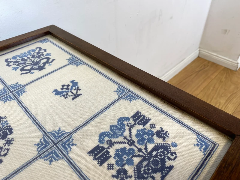 WMK I Einzigartiger skandinavischer Mid-Century Palisander mit Glasplatte und handgesticktem Gobelin I Wohnzimmertisch Beistelltisch Glastisch Ablage Danish Design Vintage Rosewood I
