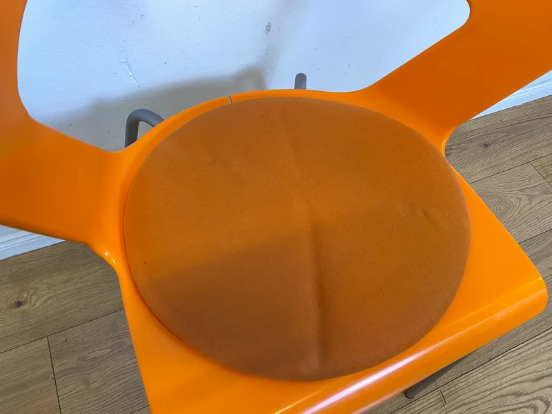 Oranger stapelbarer Stuhl Ibis von Metalmobil Arrredo aus Kunststoff I Stapelstuhl Stapelstühle Plastikstuhl Küchenstuhl Balkonstuhl Konferenzstuhl Bistrostuhl Gastro Space Age Stil I