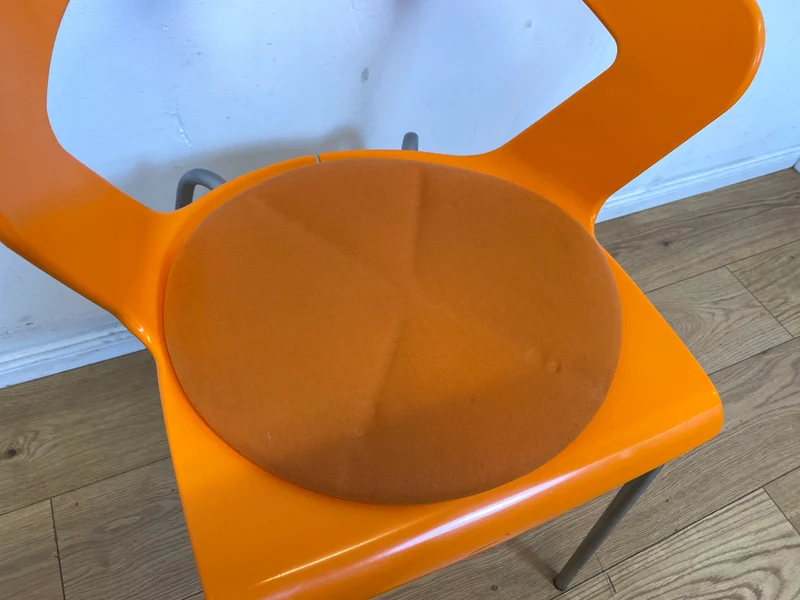 Oranger stapelbarer Stuhl Ibis von Metalmobil Arrredo aus Kunststoff I Stapelstuhl Stapelstühle Plastikstuhl Küchenstuhl Balkonstuhl Konferenzstuhl Bistrostuhl Gastro Space Age Stil I