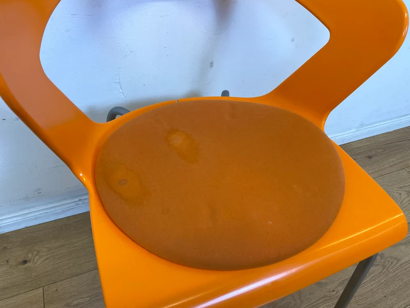 Oranger stapelbarer Stuhl Ibis von Metalmobil Arrredo aus Kunststoff I Stapelstuhl Stapelstühle Plastikstuhl Küchenstuhl Balkonstuhl Konferenzstuhl Bistrostuhl Gastro Space Age Stil I