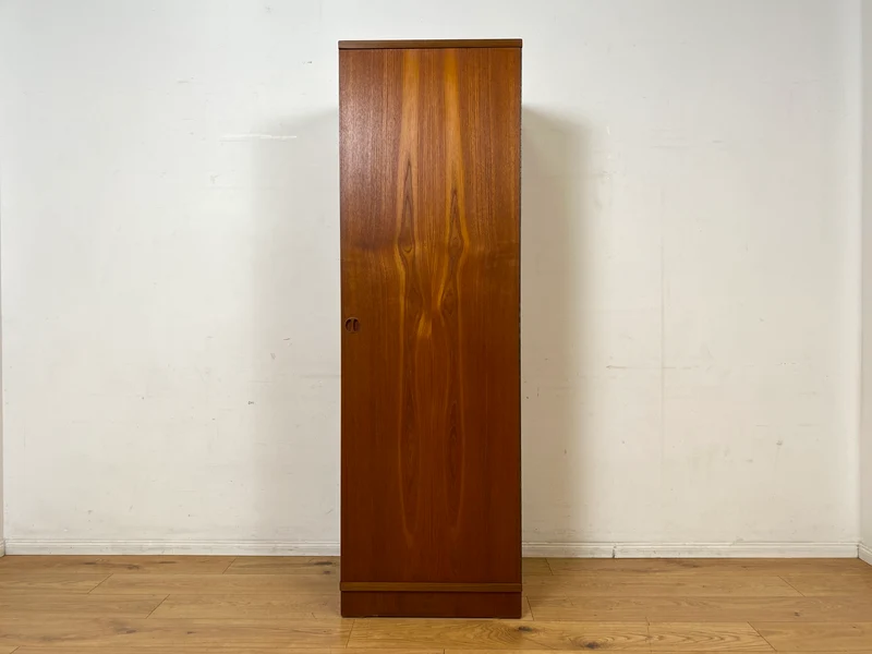 Hochwertiger skandinavischer Mid-Century Kleiderschrank mit Schubladen I Vollholz in Teak I Schrank Wäscheschrank Garderobe Flurschrank Teakholz Danisch Design Vintage I