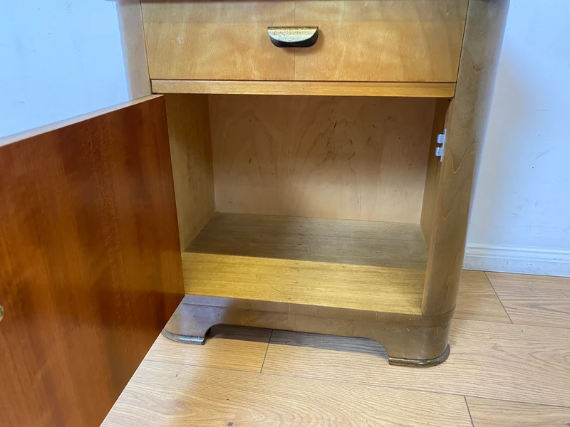 WMK I Formschöner und sehr gut erhaltener Mid-Century Nachttisch mit Schublade
