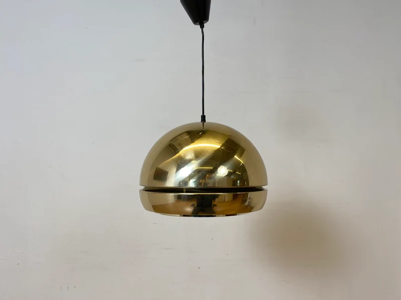 WMK I Seltene goldene skandinavische 70er Jahre Space Age Hängelampe aus Aluminium