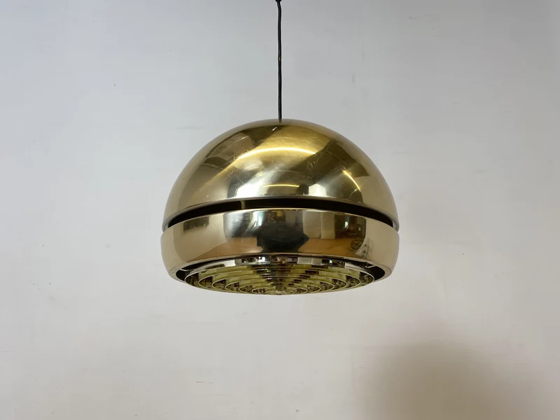 WMK I Seltene goldene skandinavische 70er Jahre Space Age Hängelampe aus Aluminium