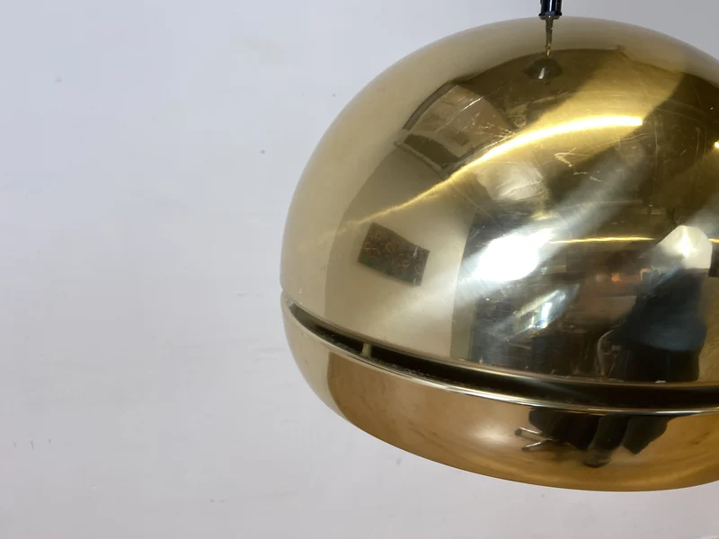 WMK I Seltene goldene skandinavische 70er Jahre Space Age Hängelampe aus Aluminium