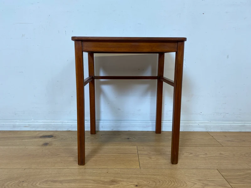 WMK I Edler und gut erhaltener kleiner skandinavischer Mid-Century Beistelltisch in Teakholz I Tisch Ablage Couchtisch Blumentisch Nachttisch Danish Design Vintage 60er Teak I