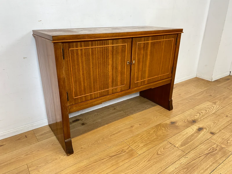 Imposante und sehr geräumige 30er Jahre Art Deco Anrichte aus vollem Holz mit innenliegenden Schubladen I Schrank Sideboard Kommode Wäschekommode Wickelkommode Vintage I