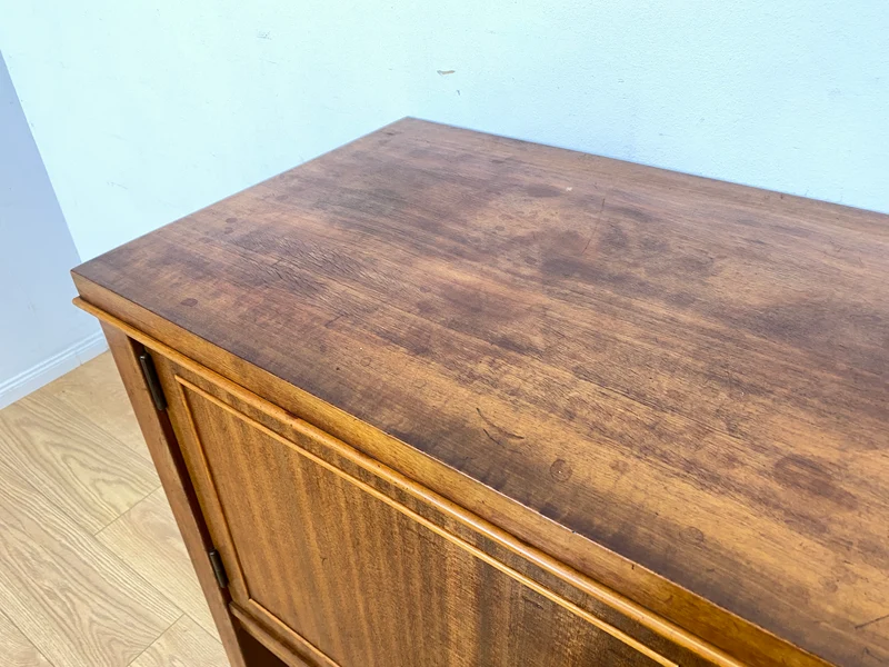 Imposante und sehr geräumige 30er Jahre Art Deco Anrichte aus vollem Holz mit innenliegenden Schubladen I Schrank Sideboard Kommode Wäschekommode Wickelkommode Vintage I